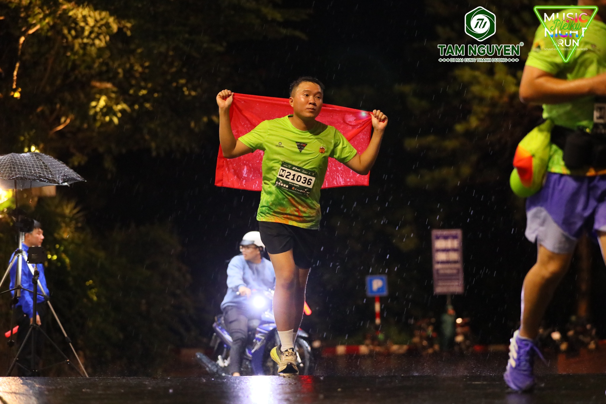 Không khí sôi động tại Pleiku Music Night Run 2025 kết hợp âm nhạc và chạy bộ