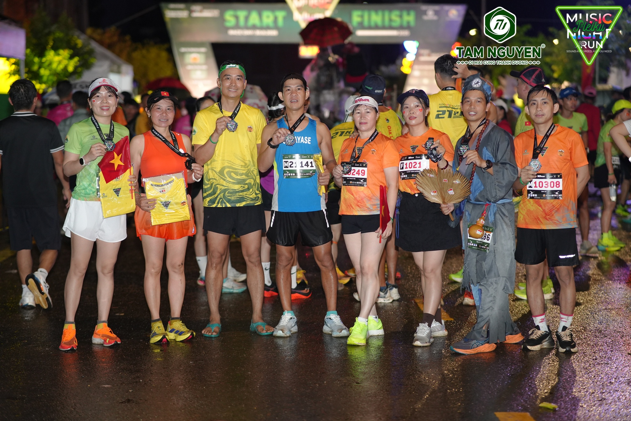 Các vận động viên tham gia Pleiku Music Night Run 2025 tại Gia Lai