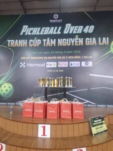 Trao giải tại Giải Pickleball Tâm Nguyễn Gia Lai 2026 dành cho vận động viên trên 40 tuổi