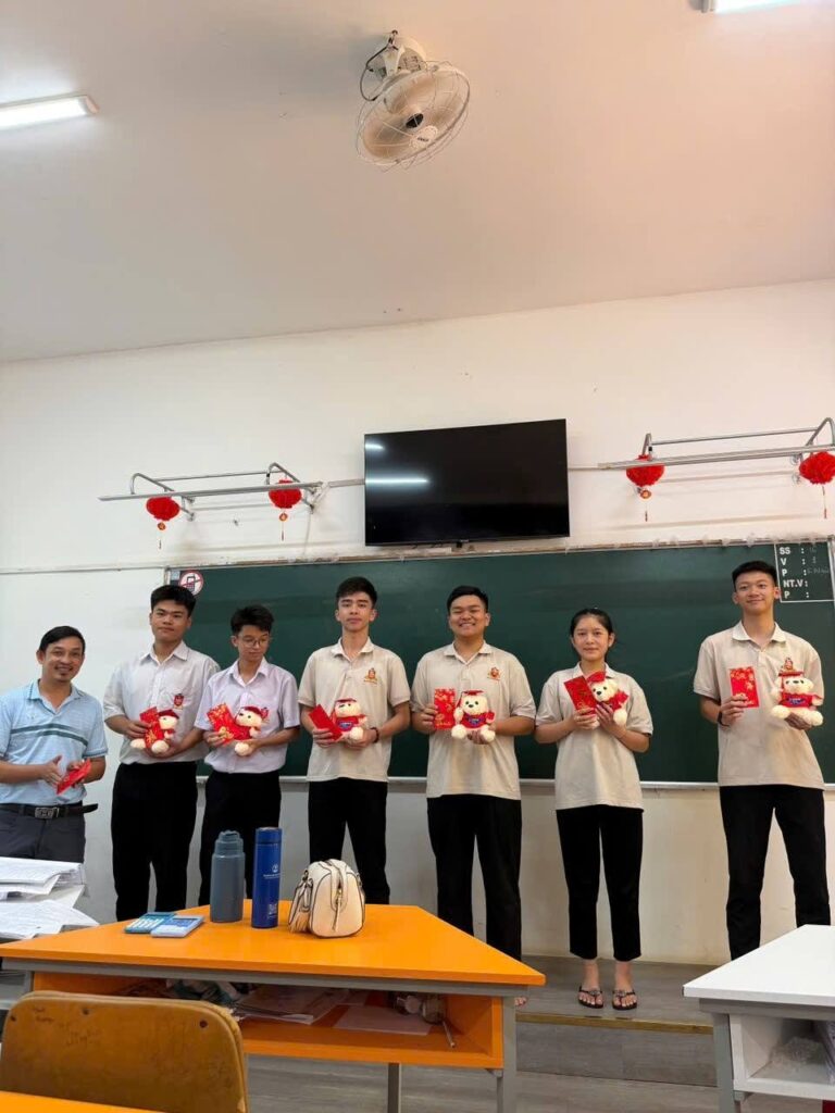 quà tặng tốt nghiệp lớp 12 APC Gia Lai